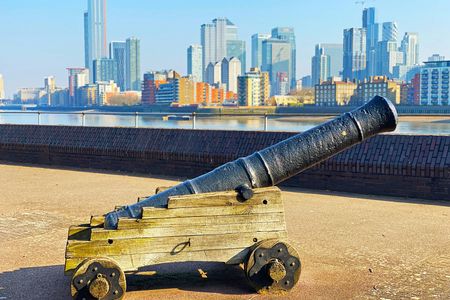 Self-guided Discovery Walk in London's Surrey Quays - dockside and parkland puzzles