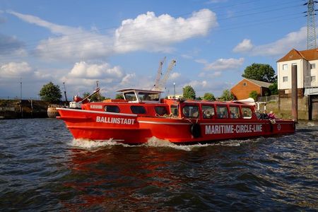 Hop-on hop-off harbor tour with Emigration Museum BallinStadt ticket