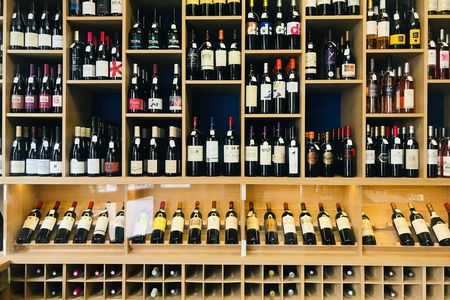 Traditional food tour in Bordeaux