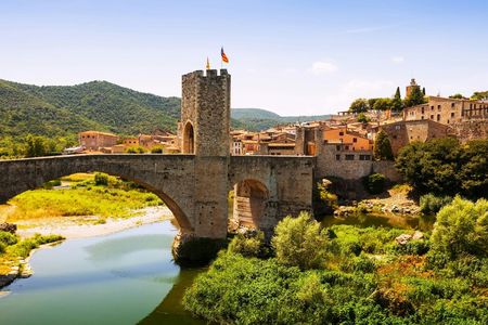 Besalú and Medieval towns small-group tour from Barcelona