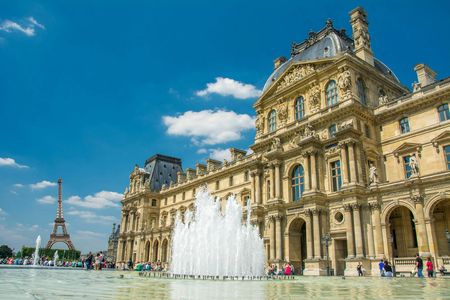 Skip-the-line to Louvre Museum and Seine River Cruise
