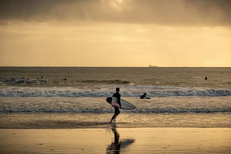 Private surf lesson in Carcavelos beach
