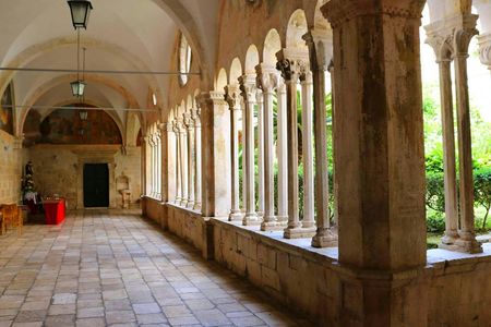 Dubrovnik private tour with the Old Pharmacy entrance