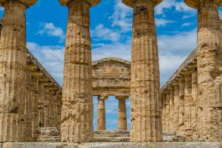 2-hour guided tour in Paestum