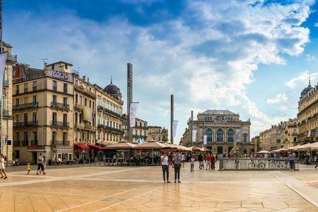 Self guided tour with interactive city game of Montpellier