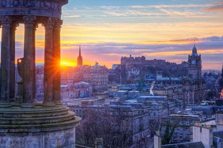 Private guided walking tour of Edinburgh