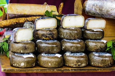 Malaga Food Tour with Tapas & Drinks with a Local