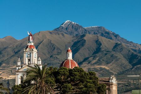Cotacachi, Cuicocha and Otavalo market full-day tour