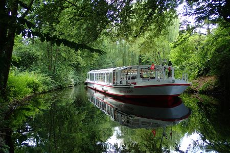 Discover the different faces of Hamburg on an Alster cruise