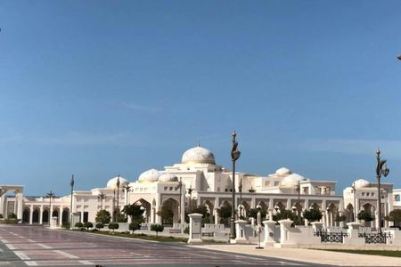 Abu Dhabi private tour with Qasr Al Watan visit