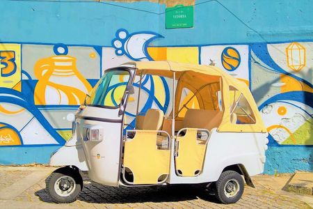 Porto full-day private tour on a tuk-tuk