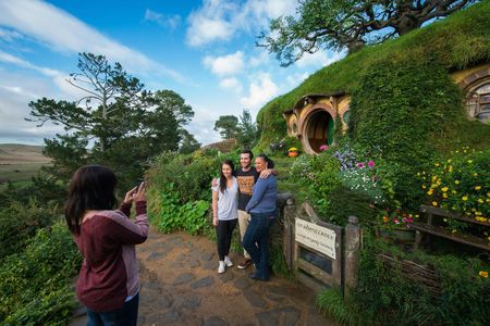 Hobbiton and Waitomo cave full-day tour