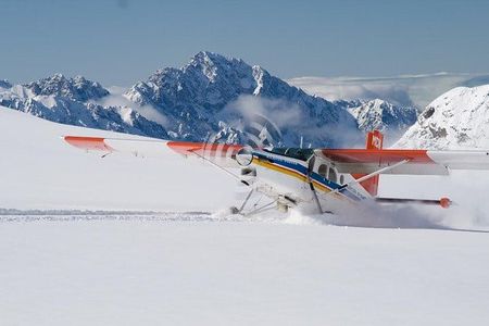 Glacier highlights ski plane scenic flight
