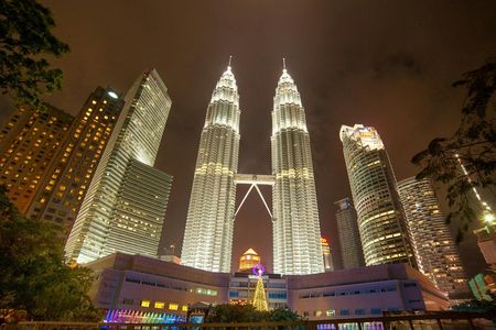 Private night tour Petronas Twin Tower cultural dance and shopping