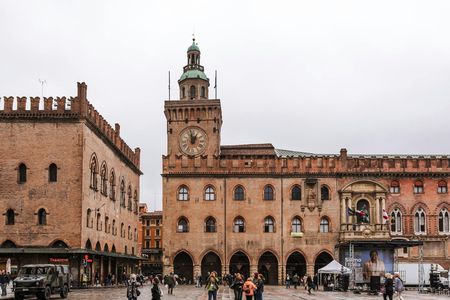 Half-day private and personalized walking tour of Bologna