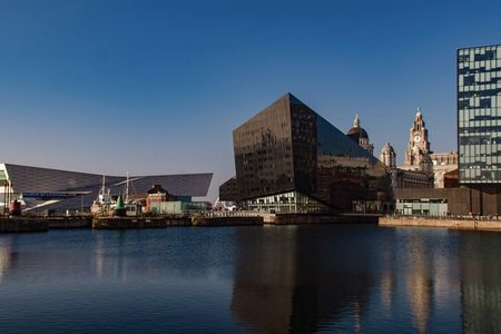 Private and personalized Liverpool kickstart walking tour