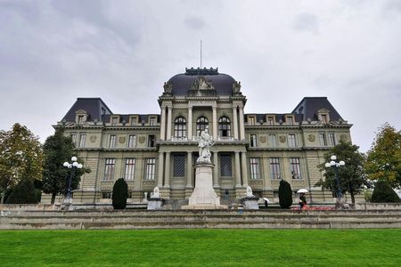 Lausanne private walking tour