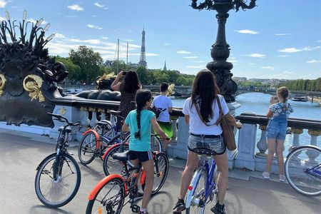Bike tour of Paris' treasures