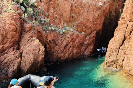 Boat & snorkeling trip to the Esterel Calanques from Cannes