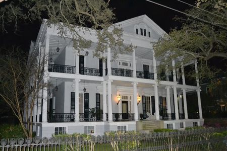 Garden District and Lafayette Cemetery walking tour