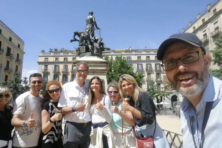 Night tapas walking tour in Barcelona Modernist Area with dinner