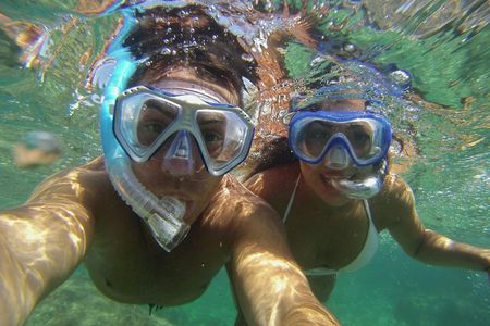 Hiking and snorkeling around an island in Marseille