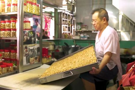 Singapore Food Tour in Chinatown Complex Hawker Center
