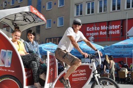 Munich 3-hour eRickshaw sightseeing and shopping tour
