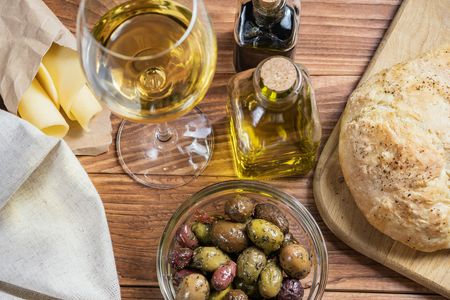 Visit to the Di Giovanna winery with tasting of four wines and a light lunch