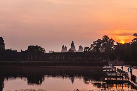 Sunrise at Angkor Wat and Angkor complex discovery by 4x4