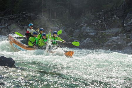 Whitewater rafting in the Raundal river