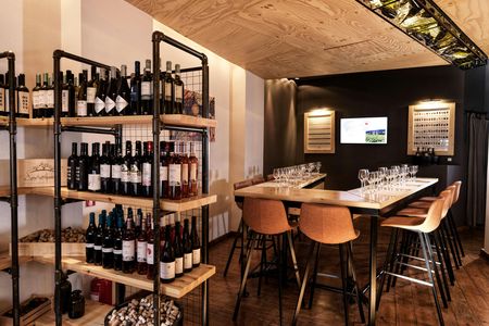 Private food and wine tasting tour in Athens