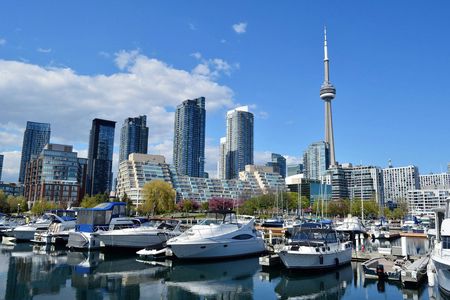 Private Toronto top 10 walking tour with local guide