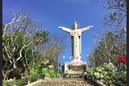 Vung Tau City visit and local lunch with transfer from Phu My Port