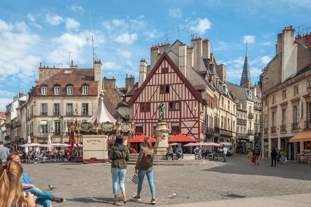 Self guided tour with interactive city game of Dijon