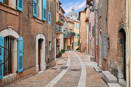 Self guided tour with interactive city game of Mons