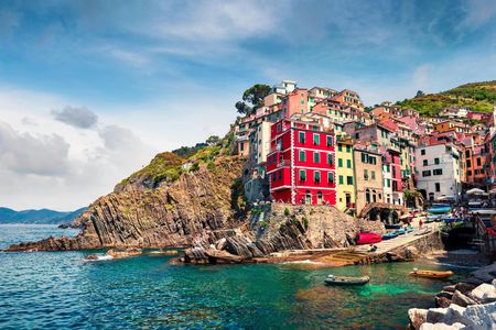 Vertical vineyards tour in Riomaggiore with wine tasting