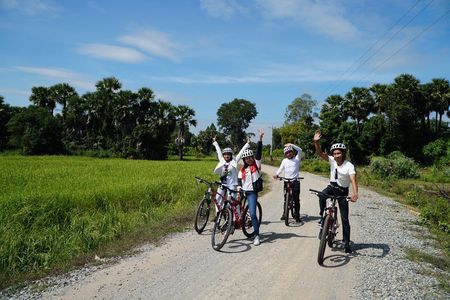 Countryside half-day private biking tour