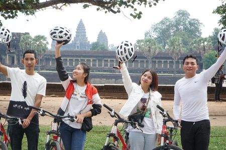 Angkor Wat temple private half-day cycling tour