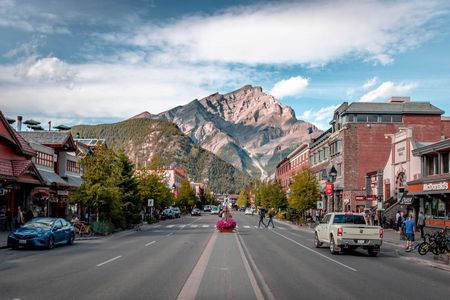 Banff area and canyon walking tour from Calgary