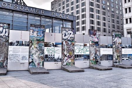 Berlin Wall walking tour from Checkpoint Charlie to Brandenburg Gate