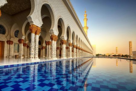Abu Dhabi Mosque and Louvre Museum with lunch from Dubai