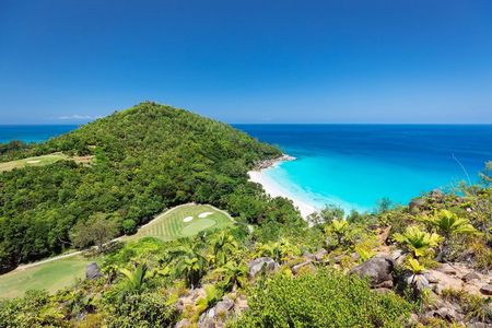 Praslin Island private full-day tour