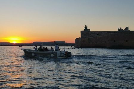 Ortigia Island and sea caves 1-hour boat tour