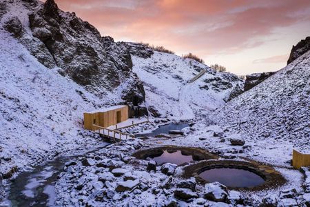 Small-group tour to the Silver Circle with Canyon Baths visit