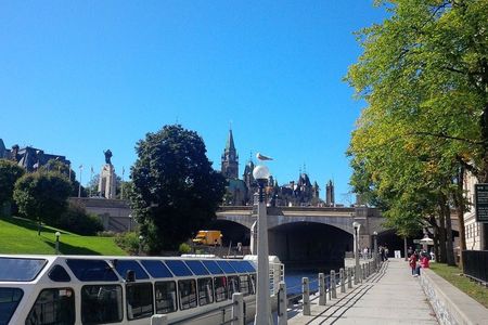 'Discover the Capitol' 2-day hop-on hop-off bus tour in Ottawa