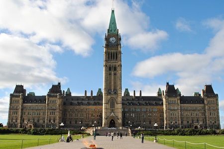 'Discover the Capitol' 90-minute sightseeing bus tour in Ottawa
