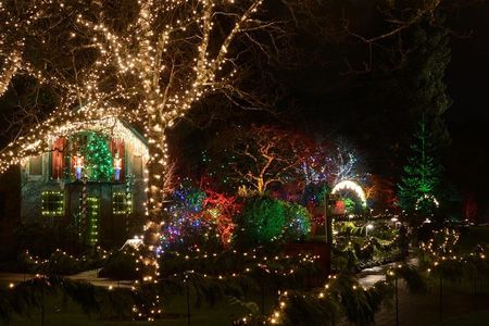 Christmas guided tour of Victoria and the Butchart Gardens
