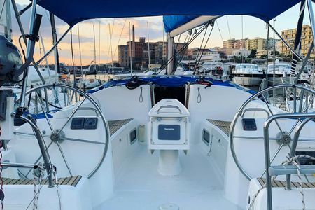 Sorrento Coast Private Sailing Experience with Drinks and Snacks