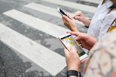 Self guided tour with interactive city game of Avignon